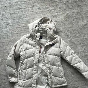 Patagonia Women's Light Gray Puffer Jacket